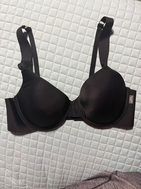 NWOT Vince Camuto Black Smooth Molded Underwire Bra 38D